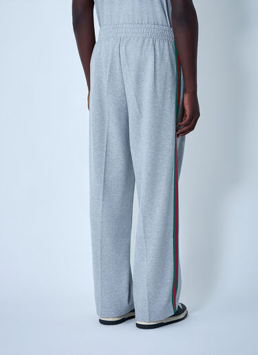 LN-CC® - Gucci: ロゴモチーフトラックパンツ - ライトグレー Gucci ロゴモチーフトラックパンツ ライトグレー guc0161015