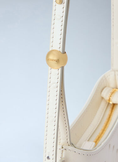 LN-CC® - Jacquemus: Le Petit Bisou Shoulder Bag - White Jacquemus Le Petit Bisou Shoulder Bag White jac0264055