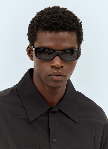 LN-CC® - Jacquemus: Les Lunettes Capri Sunglasses - Black Jacquemus Les Lunettes Capri Sunglasses Black jac0364018