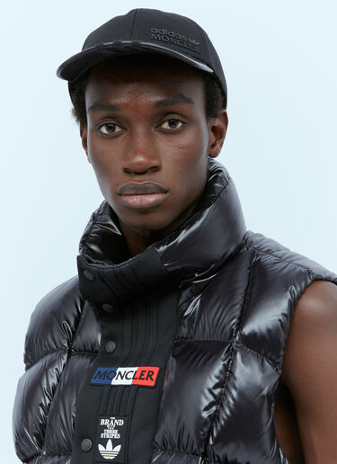 LN-CC® - Moncler x adidas Originals: ロゴアップリケ ベースボールキャップ - ブラック Moncler x adidas Originals ロゴアップリケ ベースボールキャップ ブラック mad0154012