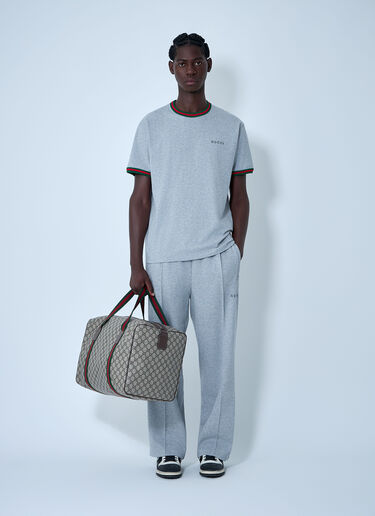 LN-CC® - Gucci: ロゴモチーフトラックパンツ - ライトグレー Gucci ロゴモチーフトラックパンツ ライトグレー guc0161015