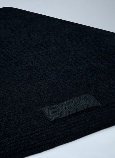 LN-CC® - Jacquemus: Le Chale Gros Grain Scarf - Black Jacquemus Le Chale Gros Grain Scarf Black jac0362002