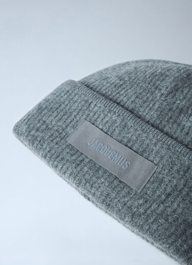 LN-CC® - Jacquemus: Logo Motif Beanie Hat - Dark Grey Jacquemus Logo Motif Beanie Hat Dark Grey jac0262027