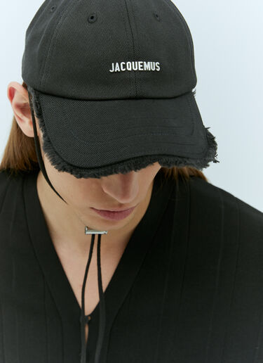 LN-CC® - Jacquemus: La Casquette Artichaut Baseball Cap - Black Jacquemus La Casquette Artichaut Baseball Cap Black jac0356007