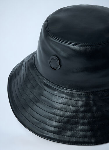 LN-CC® - Moncler x EE72 by Edward Enninful: 徽标图案渔夫帽 - 黑色 Moncler x EE72 by Edward Enninful 徽标图案渔夫帽 黑色 mee0262006